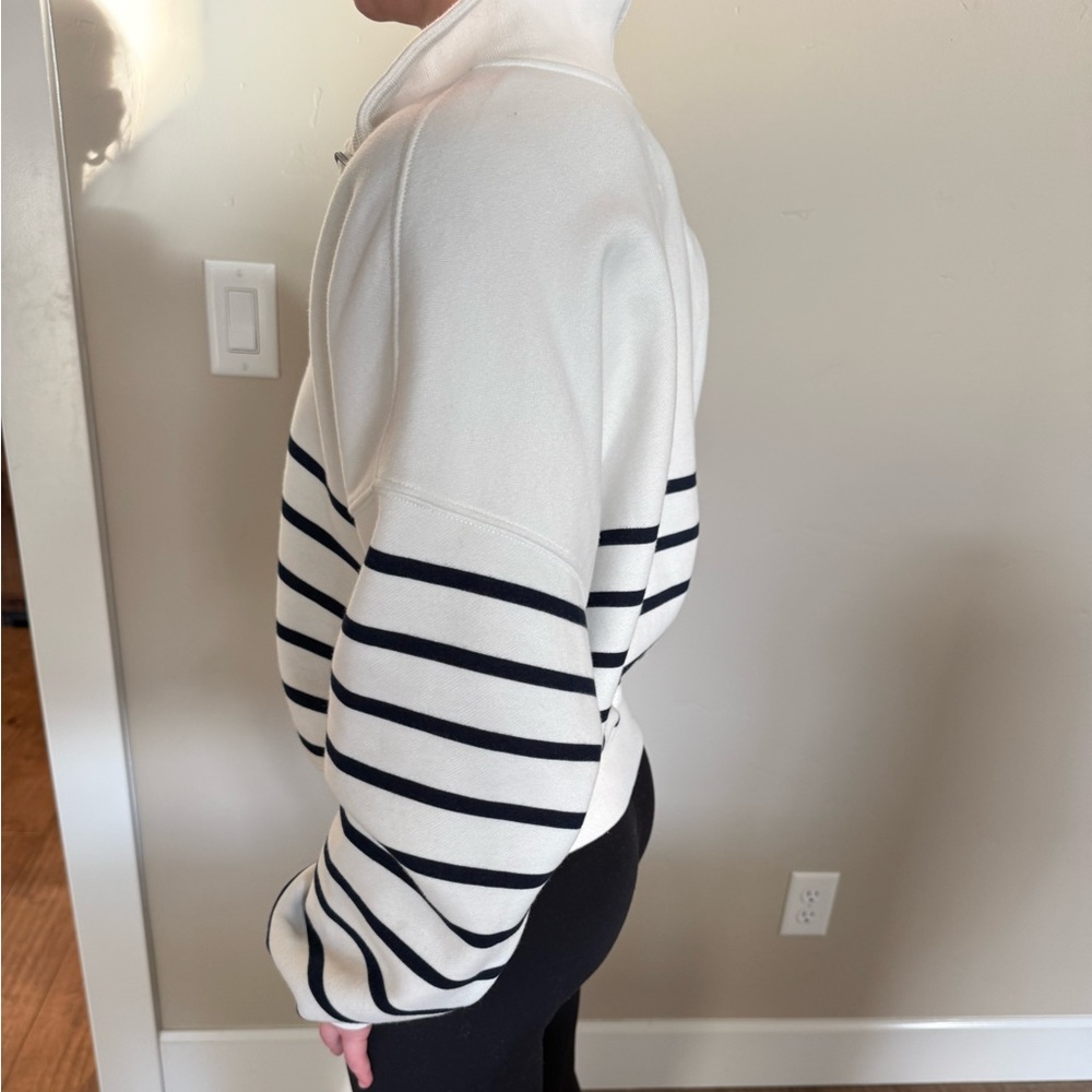 Abercrombie & Fitch Soft White Sweater - Picture 2 of 4